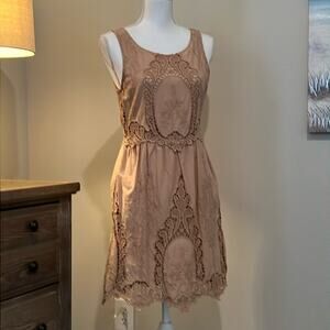 Anthropologie embroidered tan sleeveless dress Sz M Medium Romantic Lined Boho